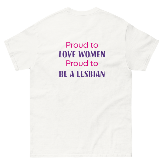 t-shirt lésbica com frase "proud to love woman, proud to be a lesbian" 